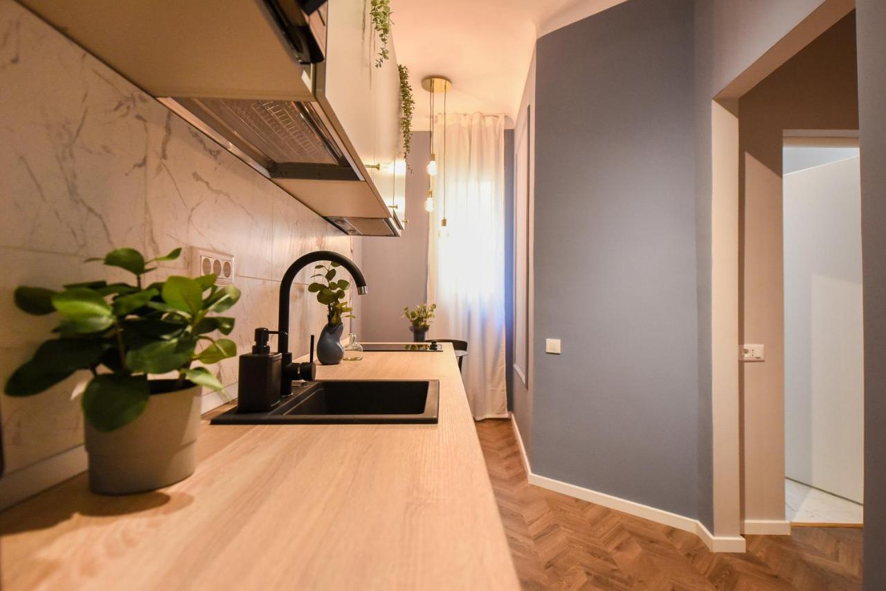 Modern Stay - Central Studios With Wall Projector Near Radisson Bucarest Extérieur photo