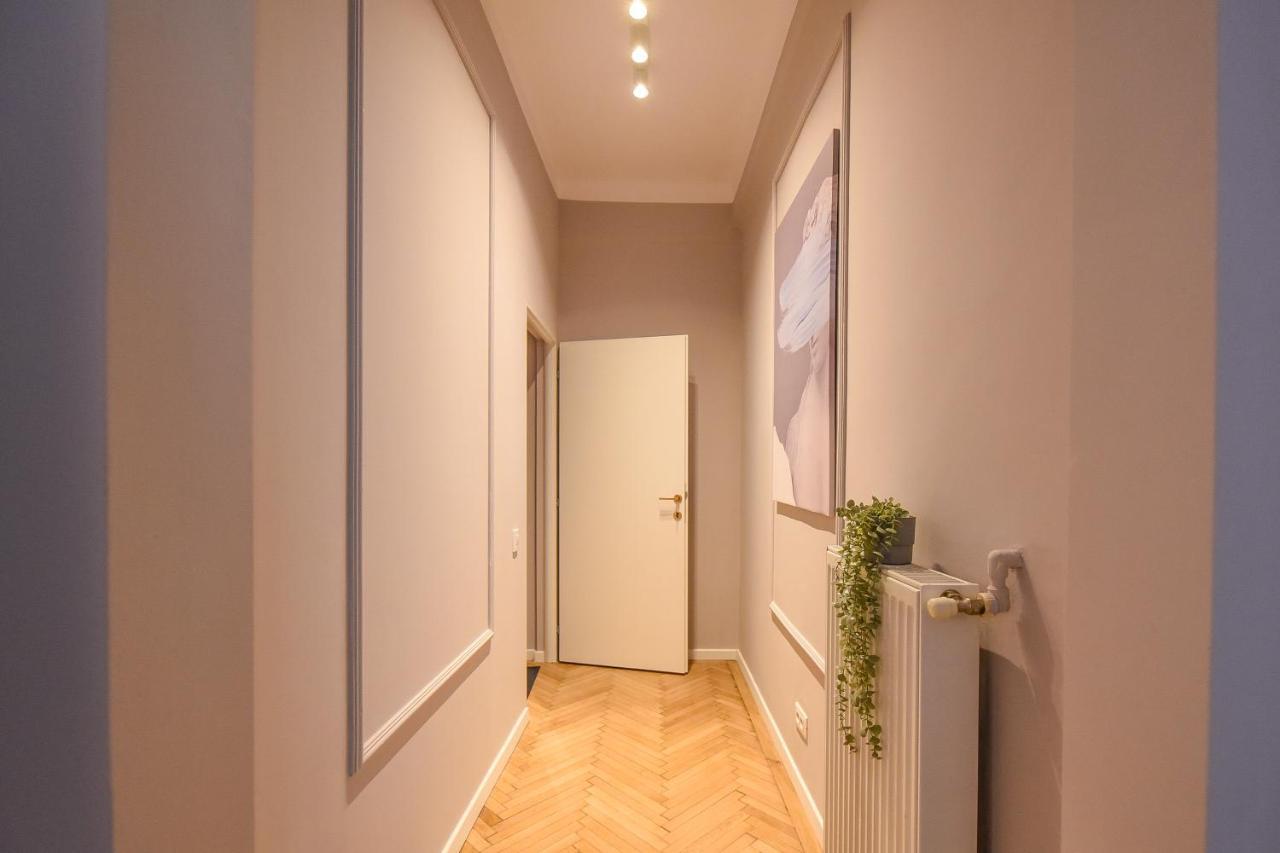 Modern Stay - Central Studios With Wall Projector Near Radisson Bucarest Extérieur photo