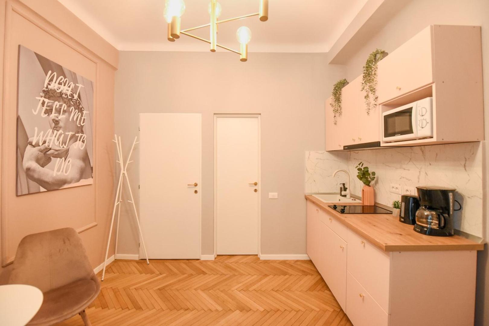 Modern Stay - Central Studios With Wall Projector Near Radisson Bucarest Chambre photo