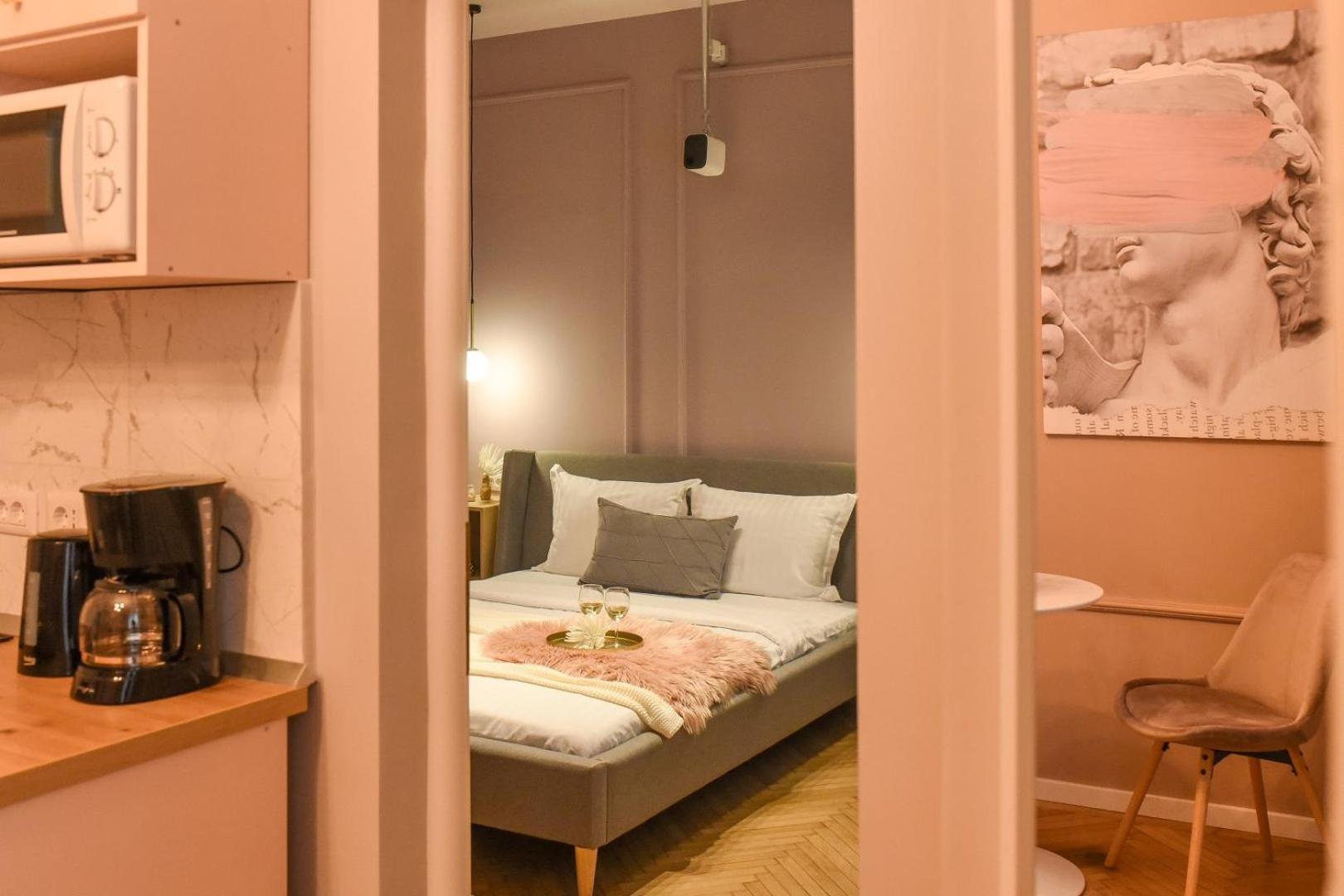 Modern Stay - Central Studios With Wall Projector Near Radisson Bucarest Chambre photo